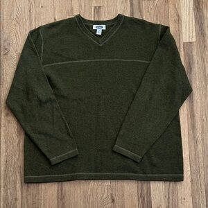 Old Navy Men's Olive V-Neck Sweater